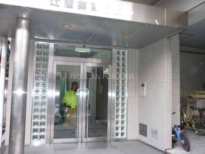 22/27 エントランス