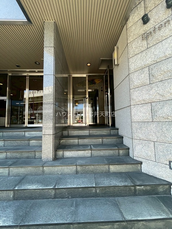 20/30 エントランス