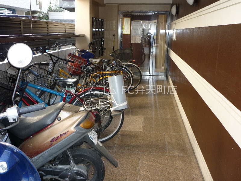 16/19 エントランス