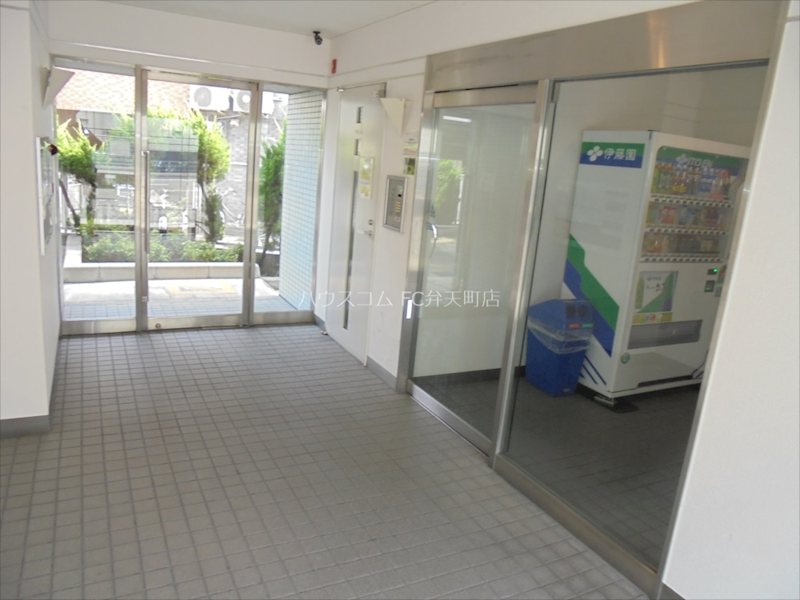 16/21 エントランス