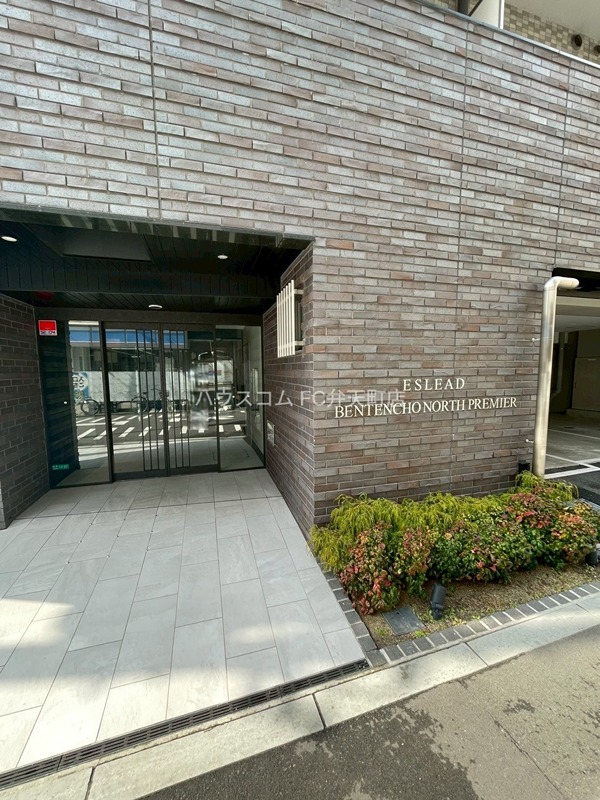 22/30 エントランス