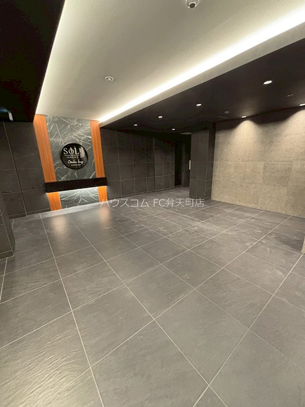 21/30 エントランス