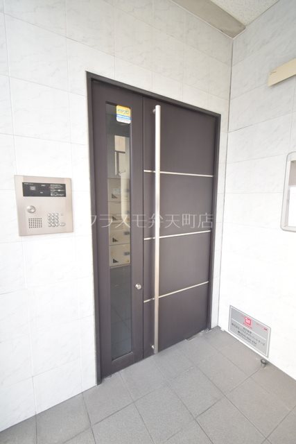 16/20 エントランス