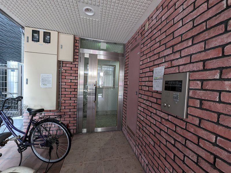 17/23 エントランス