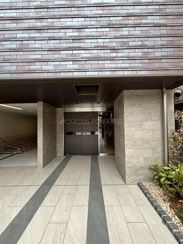 25/29 エントランス