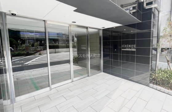 25/30 エントランス