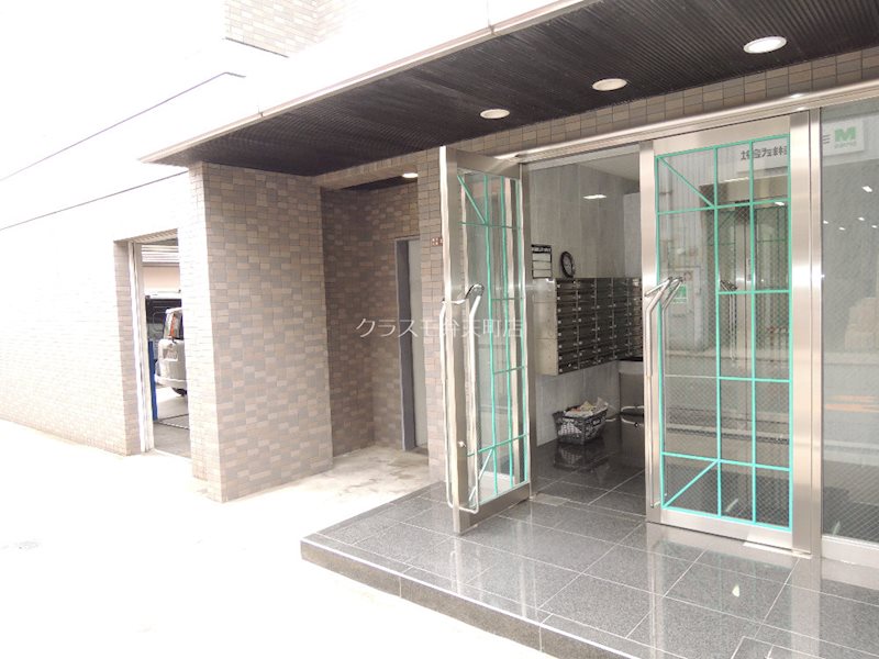 13/19 エントランス