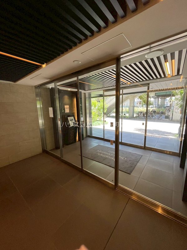 24/30 エントランス