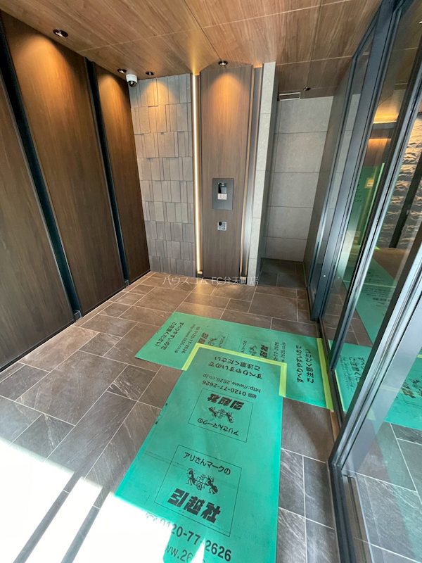 22/30 エントランス