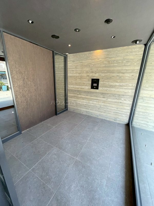 26/30 エントランス