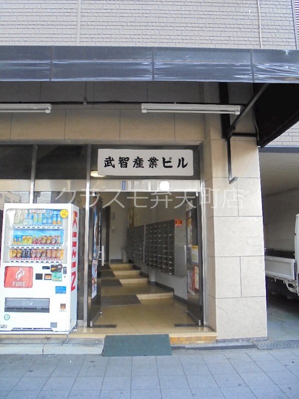 18/23 エントランス