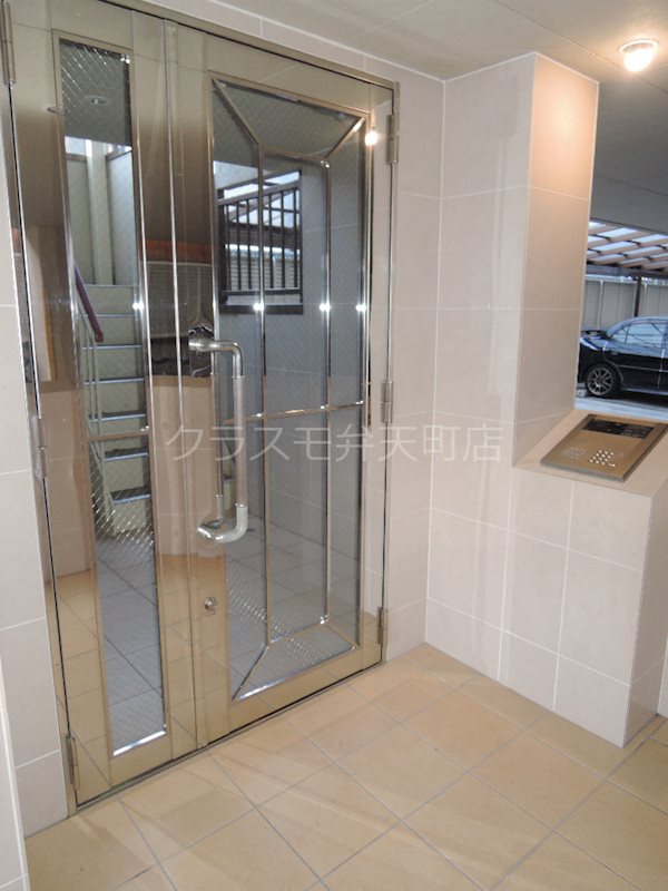 19/25 エントランス