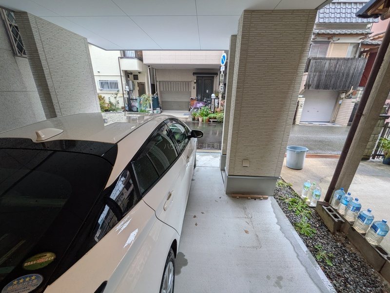 18/23 エントランス