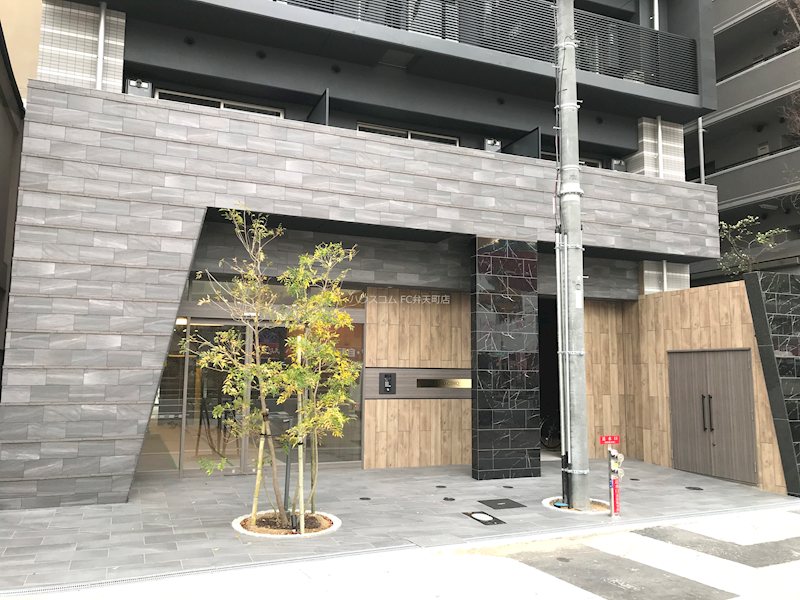 22/28 エントランス