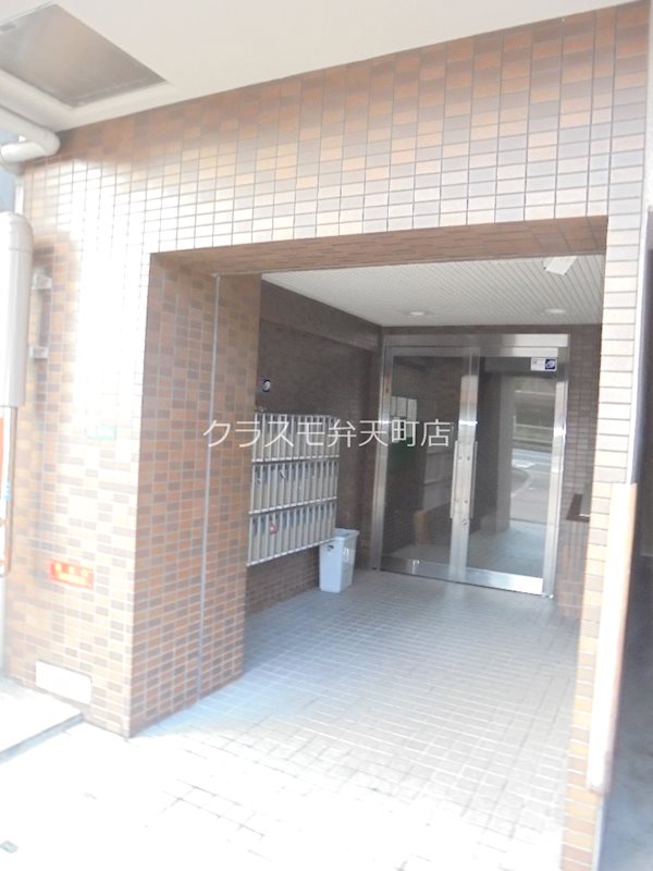 16/21 エントランス