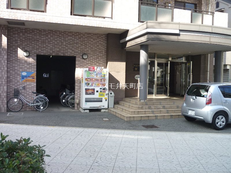 17/23 エントランス