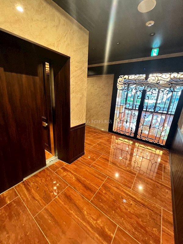 25/30 エントランス