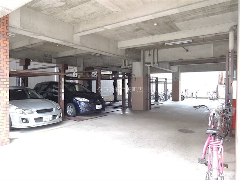 17/25 駐車場