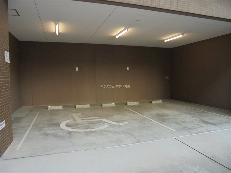 16/21 駐車場