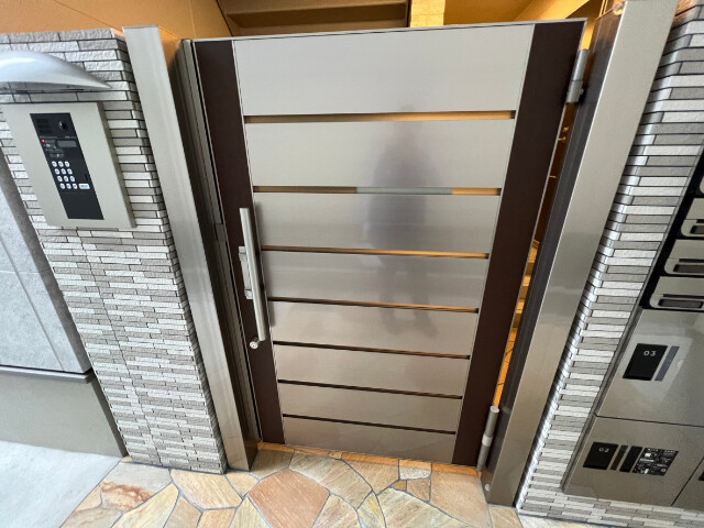 16/27 エントランス