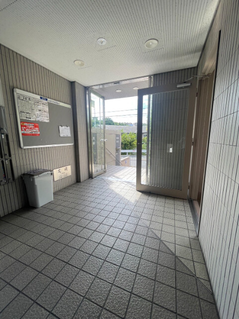 21/23 エントランス