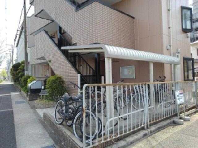 13/18 エントランス