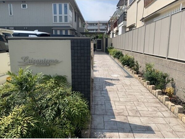 23/30 エントランス