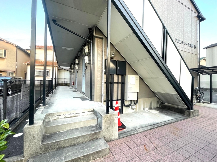 18/28 エントランス