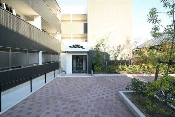 19/30 エントランス