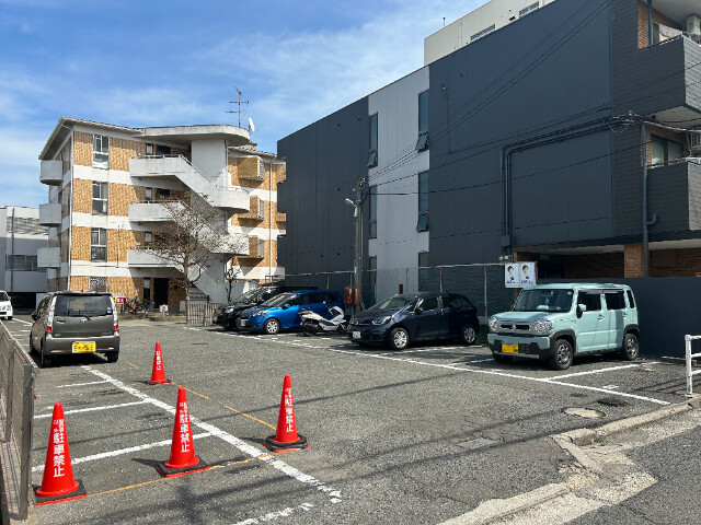 20/29 駐車場