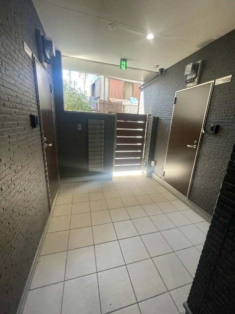 21/25 エントランス