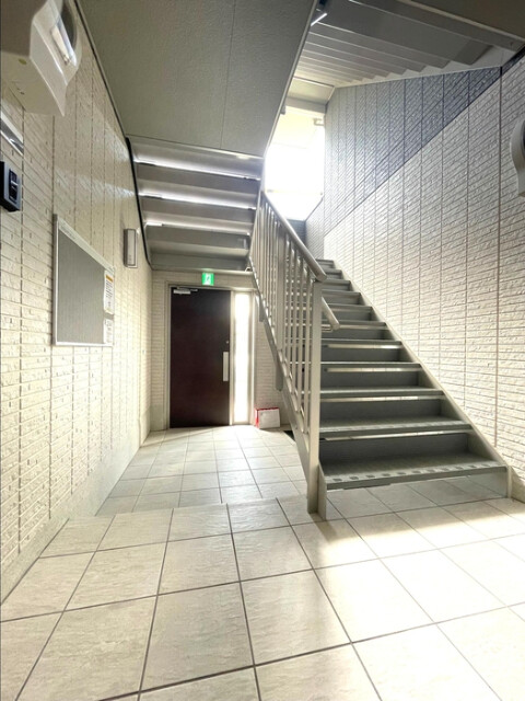 21/30 エントランス