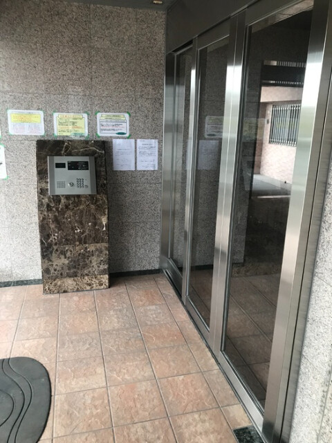 15/22 エントランス