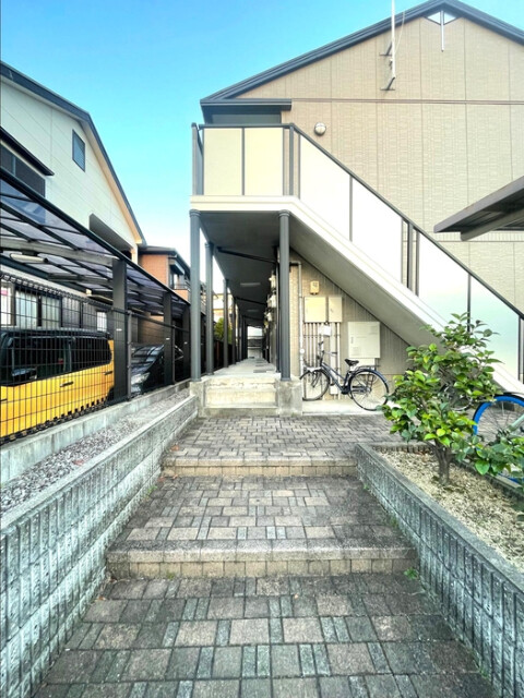 19/30 エントランス