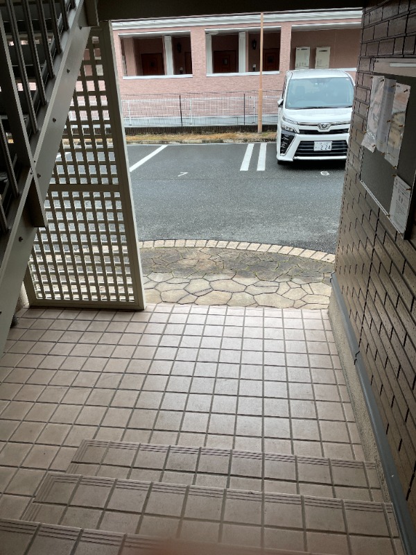 16/27 エントランス