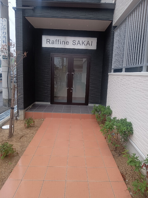 18/25 エントランス