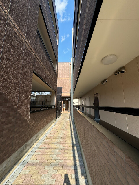 24/30 エントランス