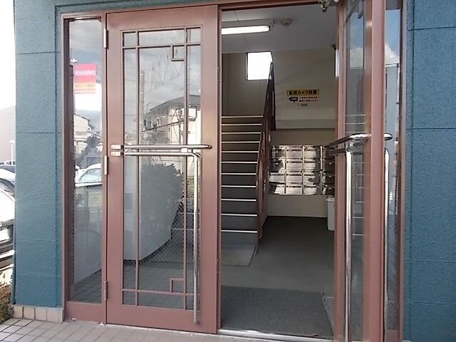 16/23 エントランス