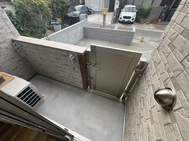 22/30 エントランス