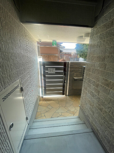 19/30 エントランス