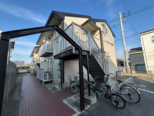 19/27 エントランス