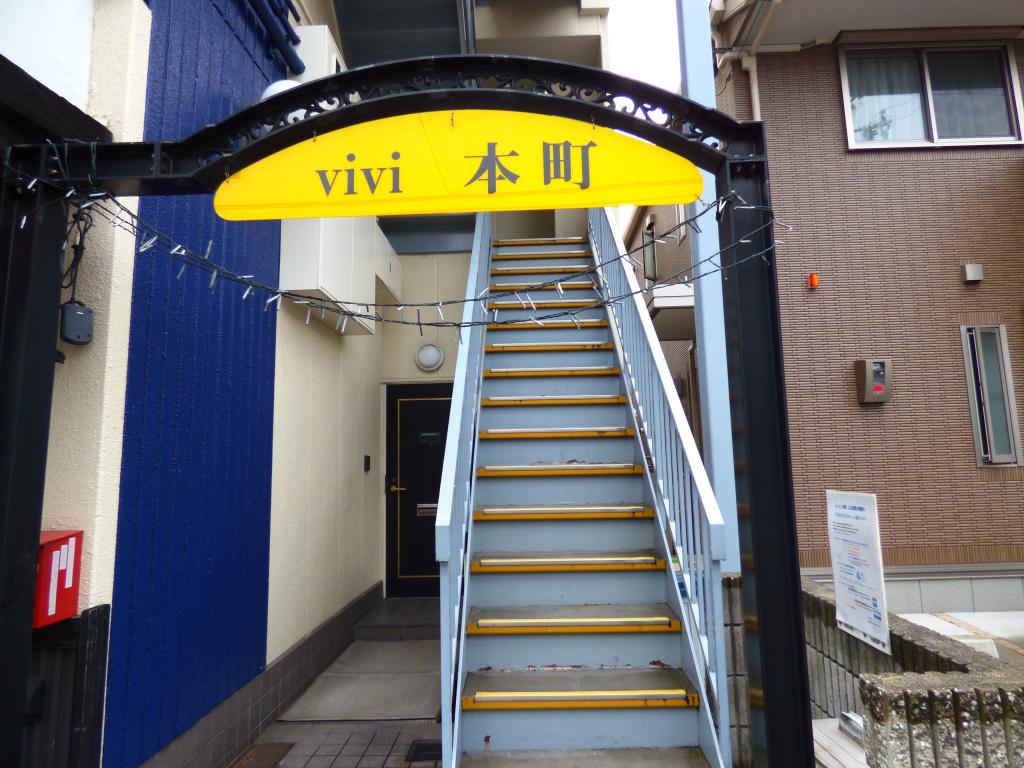 18/22 エントランス