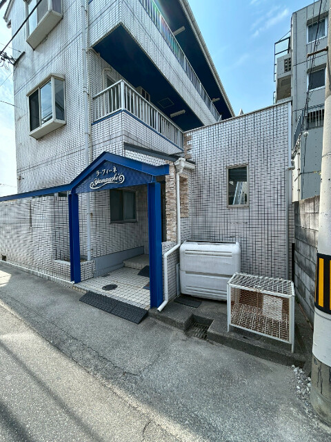 19/23 エントランス