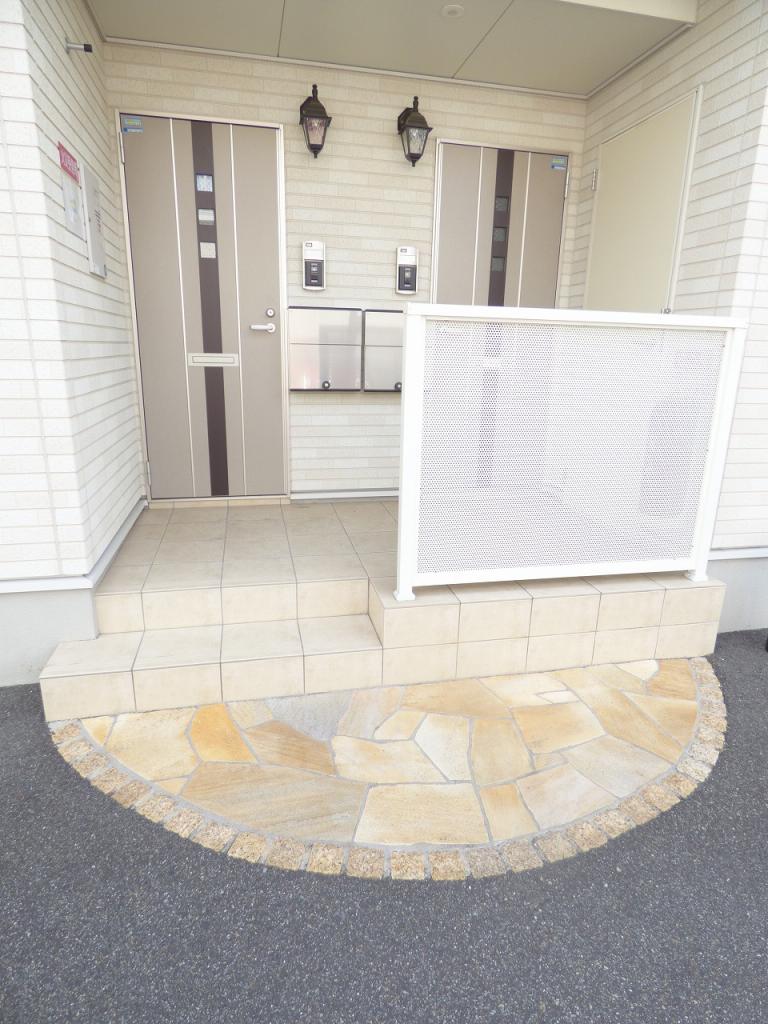 17/23 エントランス