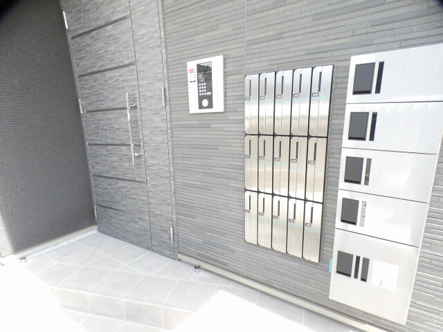 13/23 エントランス