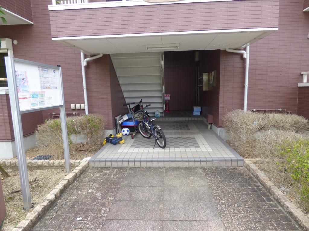 19/23 エントランス