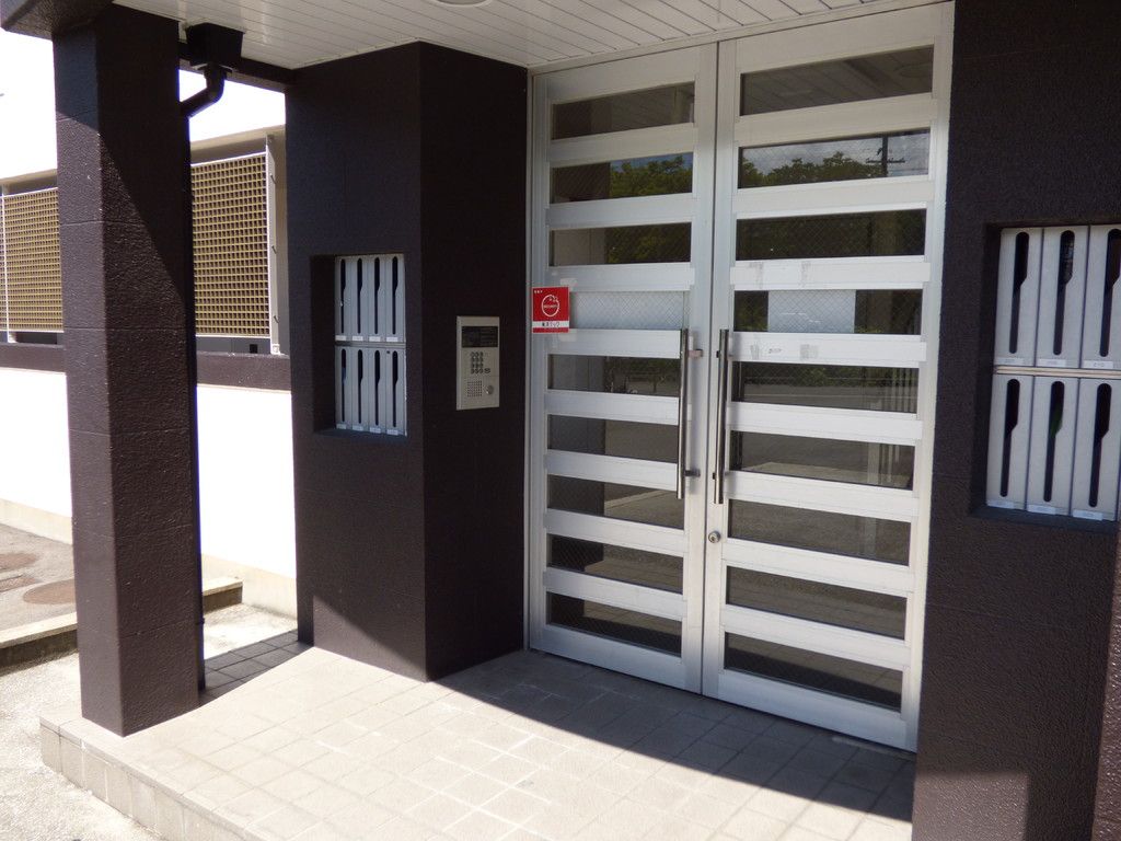 24/30 エントランス