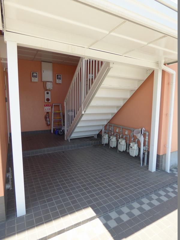 24/30 エントランス