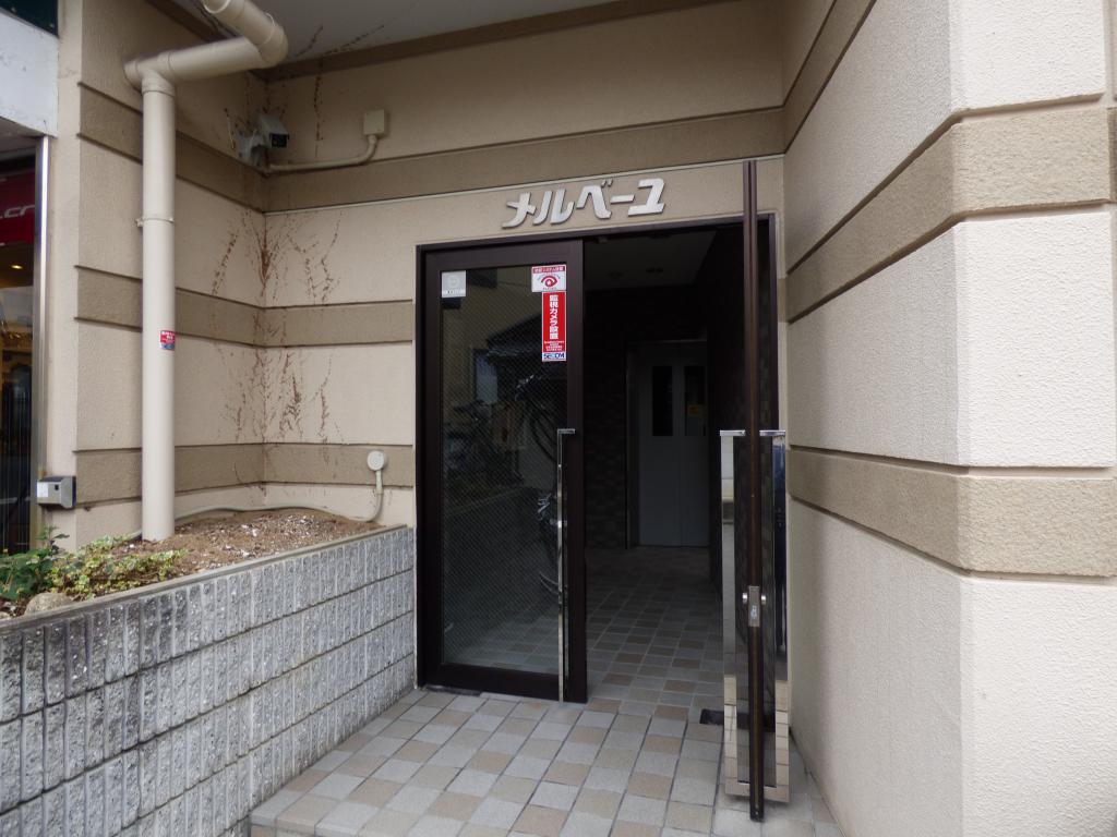 25/26 エントランス