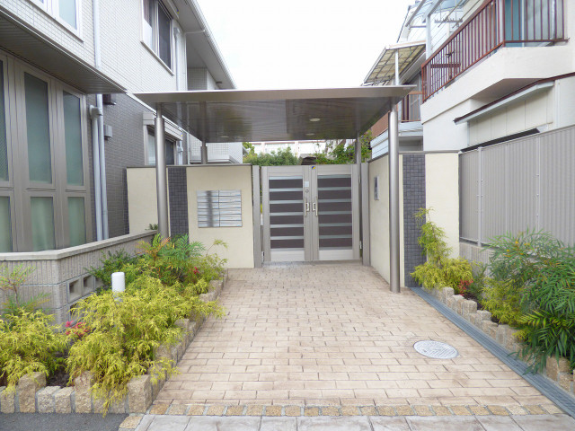 25/30 エントランス